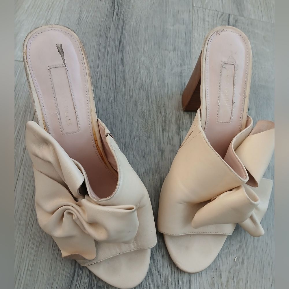 Chic Cream Mules with Bow Accent